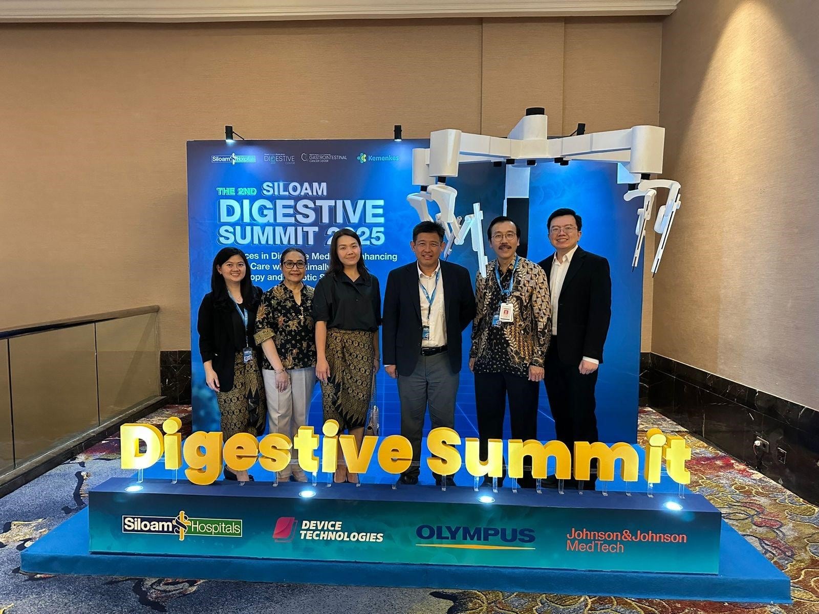 Featured image for “Dr. Sucandy Proctored The FIRST Da Vinci Surgery in Jakarta”